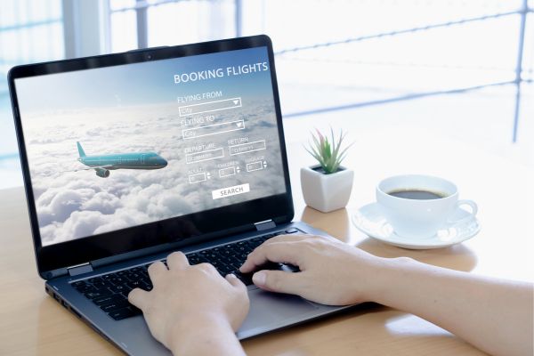 Comparing prices with a flight search engine